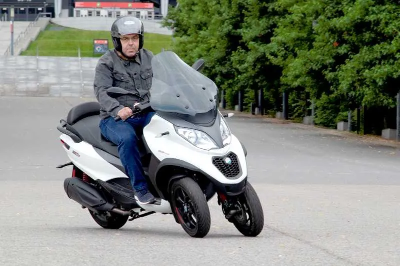 Skuter do miasta i niedalekiej turystyki - Image 02 (April 13, 2026)